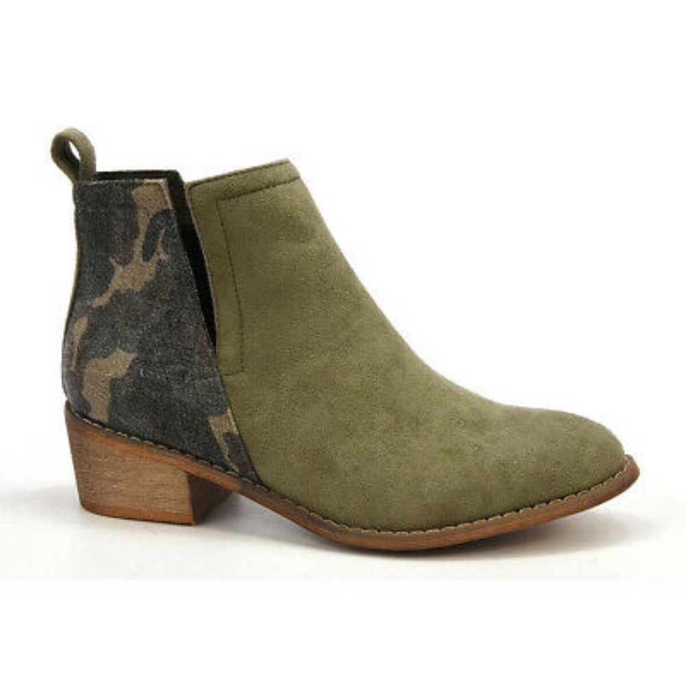 BOUTIQUE Corky's Shield Camo Bootie sz 10